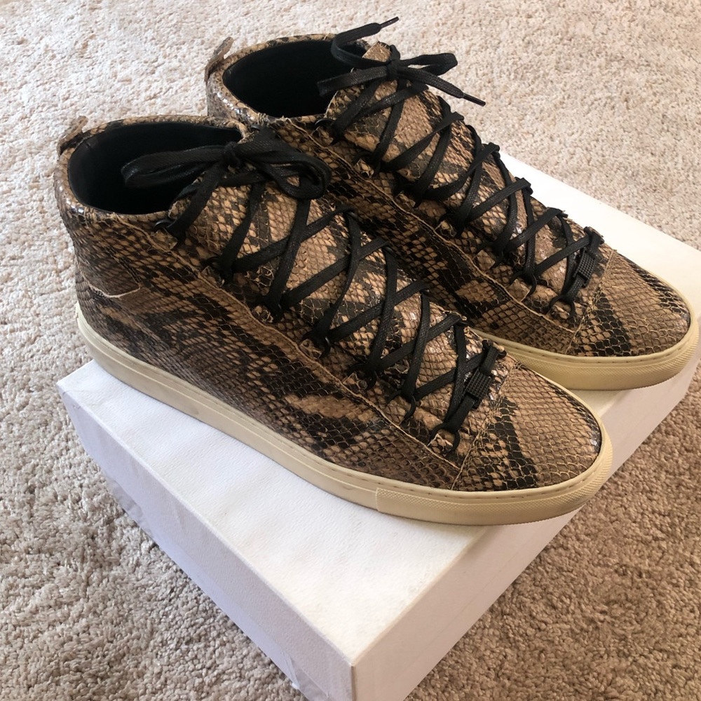 Balenciaga mens high top sneakers. Leather